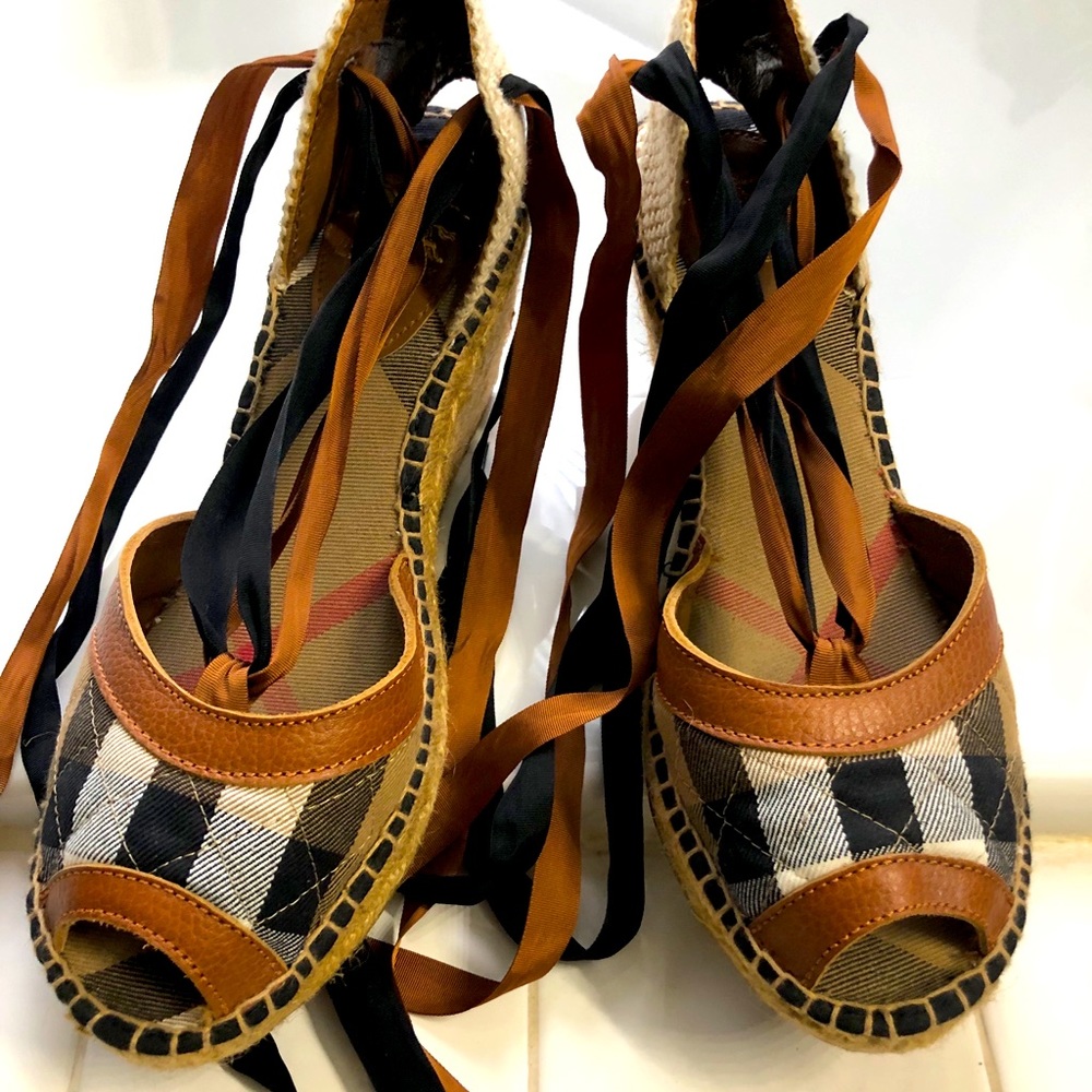 Burberry Espadrille like new